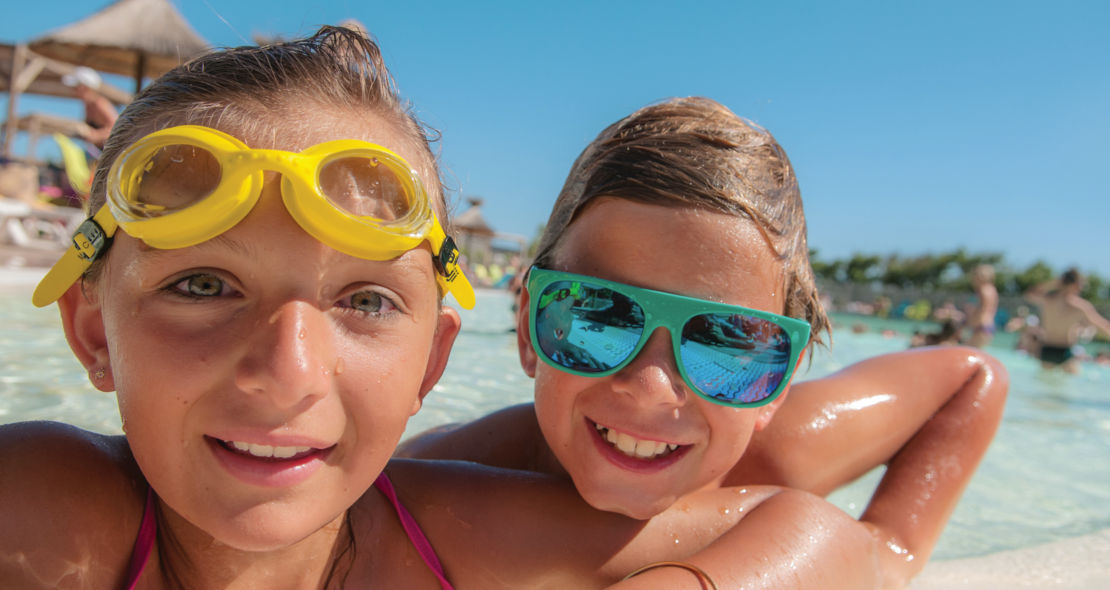Jeux aquatiques pour les enfants en camping aux Méditerranées