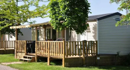 Camping en Midi-Pyrénées avec piscine - CampingDirect - Image n°1