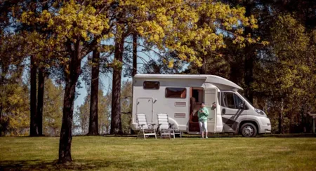 Camping Lac de Garde camping-car Nos offres exclusives pour le Black Friday en emplacement - CampingDirect - Image n°1
