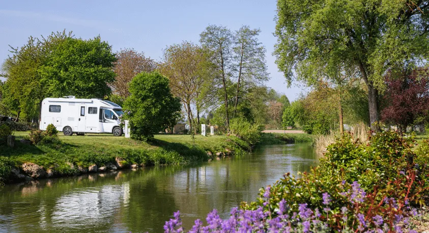 Camping bord de rivière Camping bord de rivière