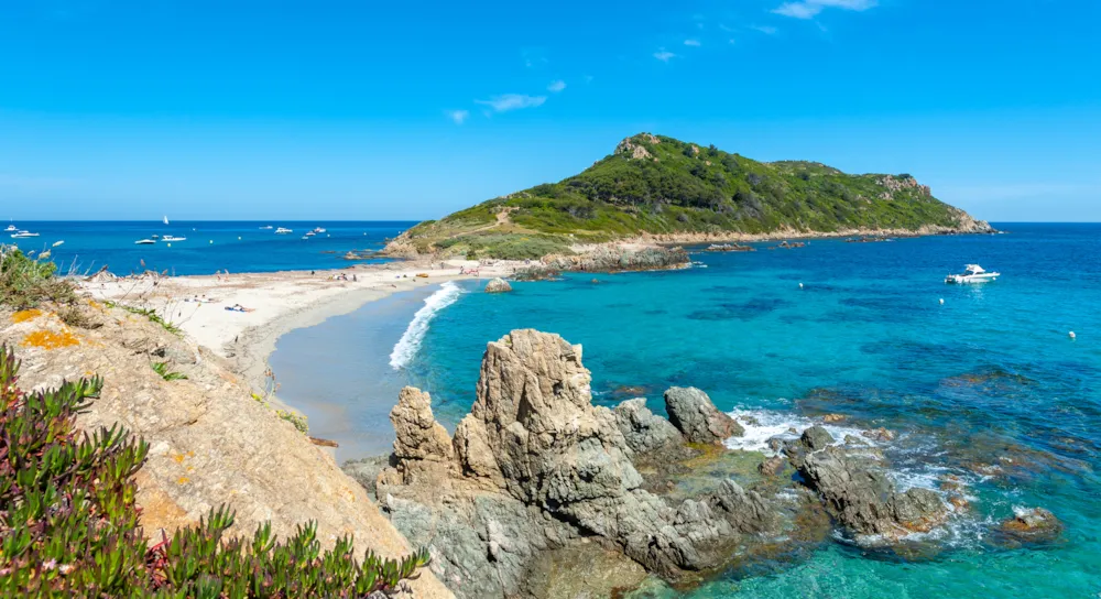 Les campings du Var avec piscine et accès aux plages - CampingDirect - Image n°2