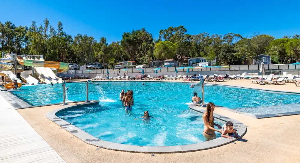 Les campings du Var avec piscine et accès aux plages - CampingDirect - Image n°3