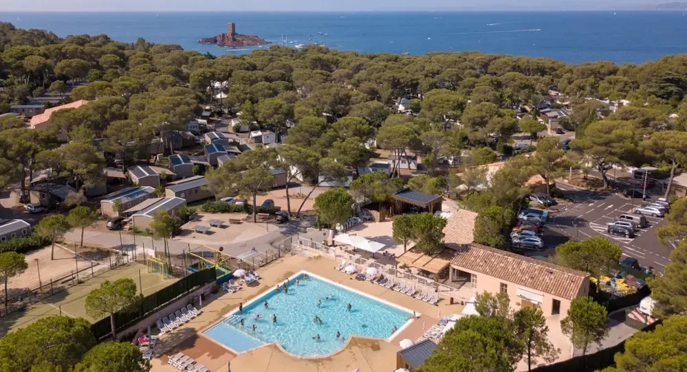 Les campings du Var avec piscine et accès aux plages - CampingDirect - Image n°5