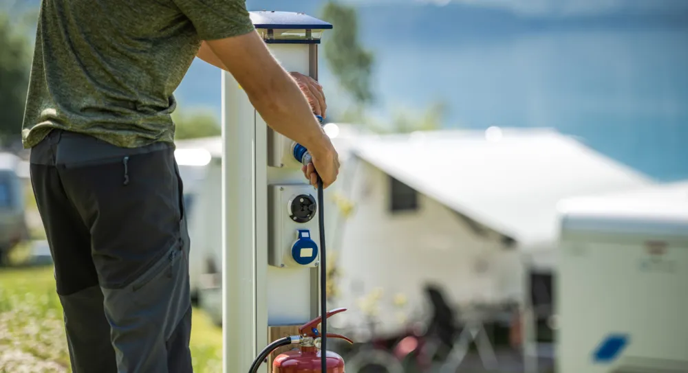 Qu’est-ce qu’une prise européenne pour camping ? - CampingDirect - Image n°1