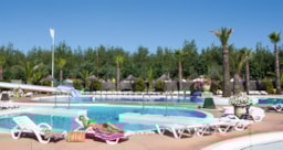 Farniente au parc aquatique d'un de nos campings dans l'Hérault