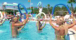 Activité aquagym dans la piscine du camping à Marseillan