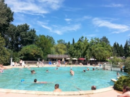 Camping du Pont d'Avignon à Avignon Camping du Pont d'Avignon à Avignon