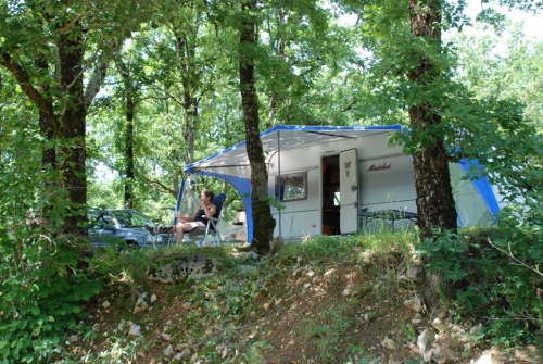 Standpladser - Forårs /Dag : Standplads + Bil - Camping LA TRUFFIERE à Saint Cirq Lapopie Standpladser - Forårs /Dag : Standplads + Bil - Camping LA TRUFFIERE à Saint Cirq Lapopie