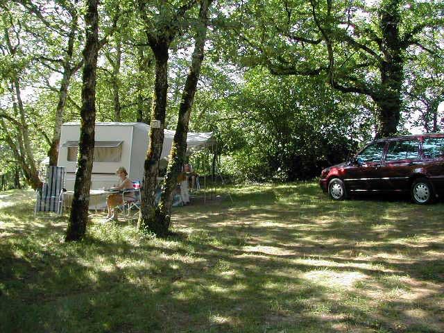 Standpladser - Stellplatz + Elektricitet (80 À 100 M) - Camping LA TRUFFIERE à Saint Cirq Lapopie