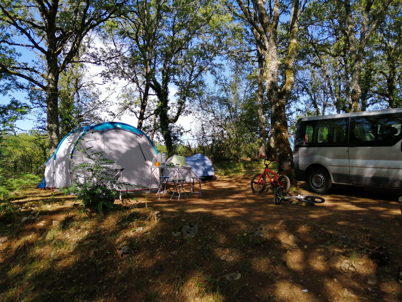 Standpladser - Forårs /Dag : Standplads + Bil - Camping LA TRUFFIERE à Saint Cirq Lapopie