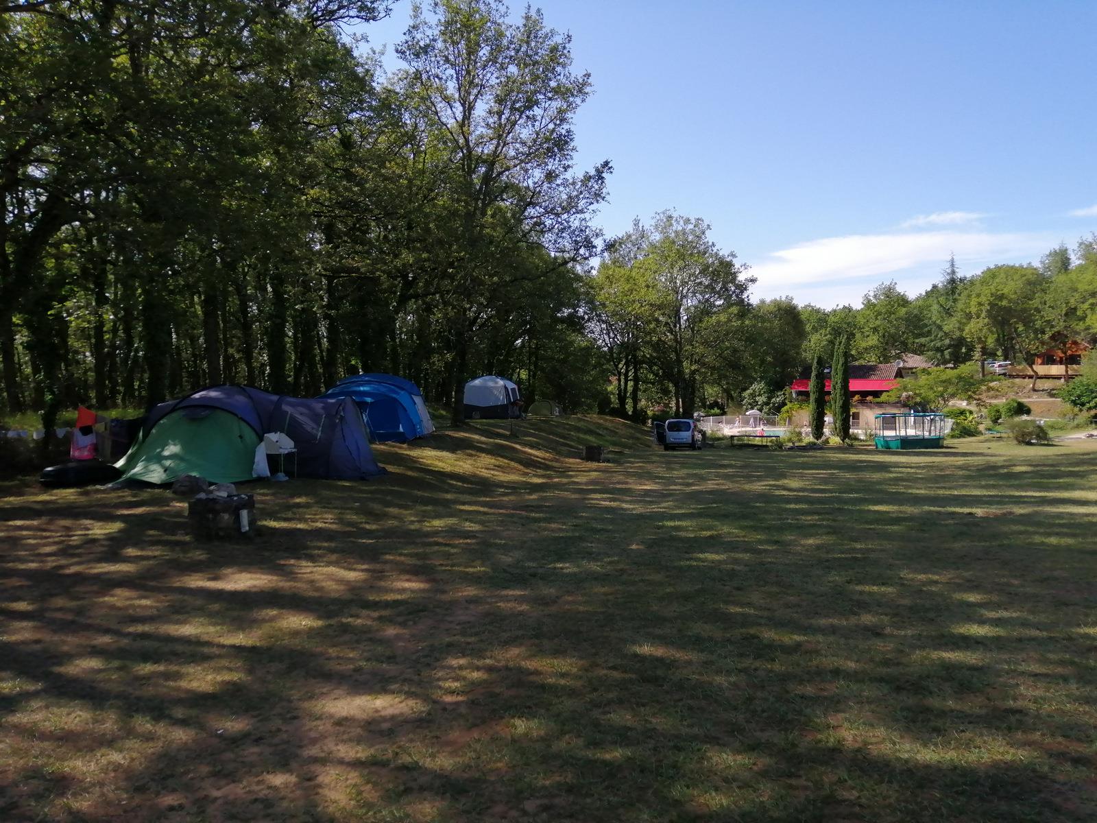 Standpladser - Forårs /Dag : Standplads + Bil - Camping LA TRUFFIERE à Saint Cirq Lapopie