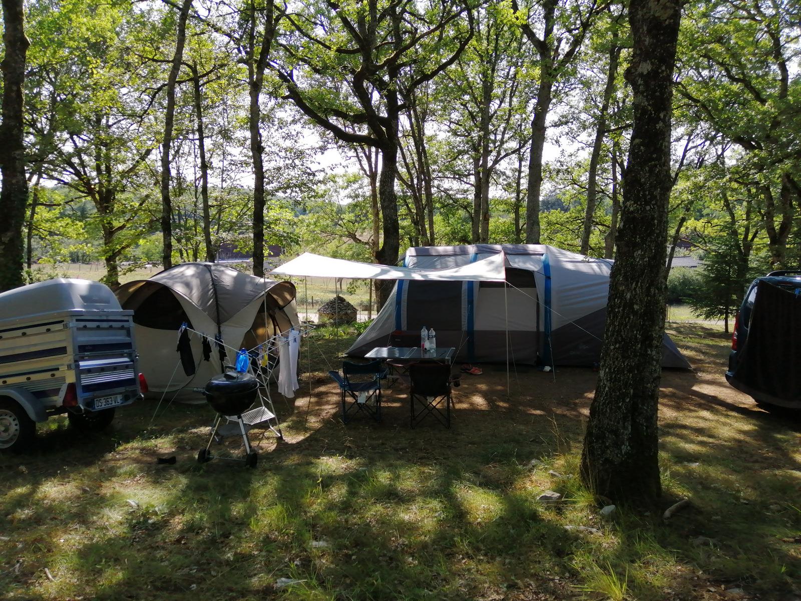 Standpladser - Forårs /Dag : Standplads + Bil - Camping LA TRUFFIERE à Saint Cirq Lapopie