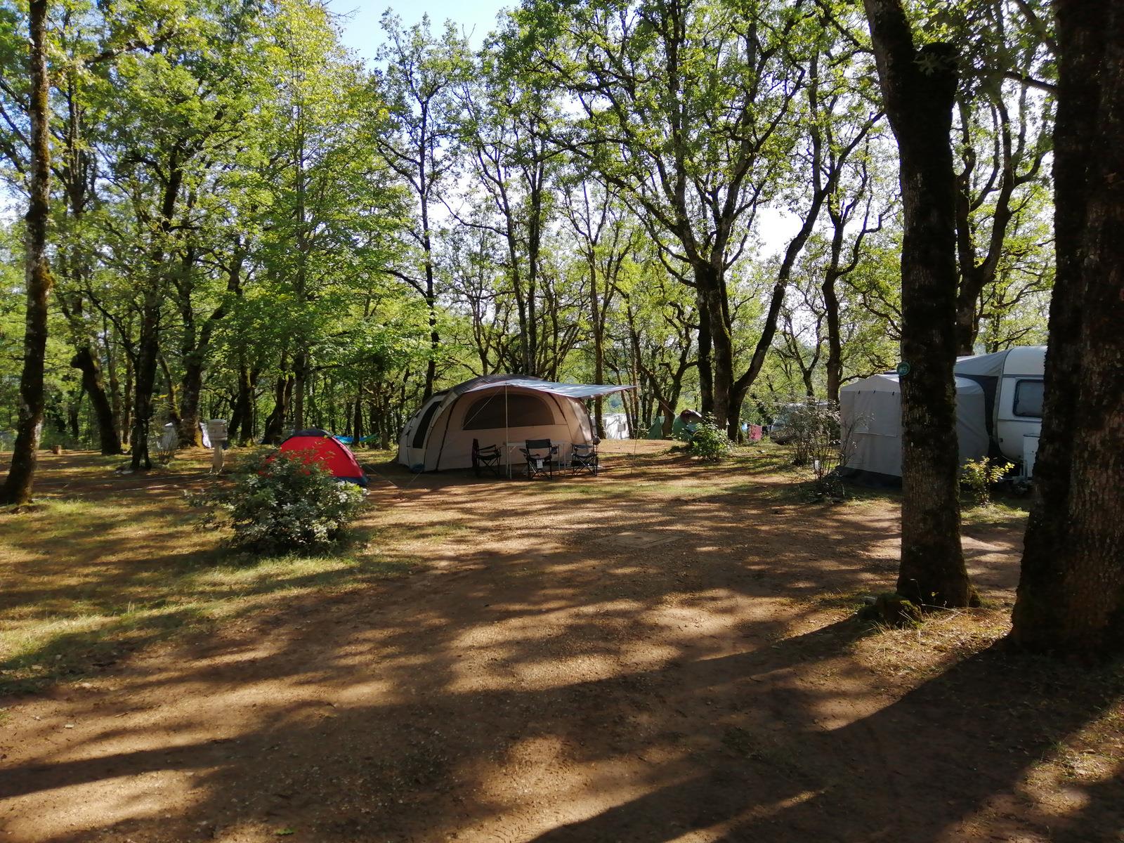 Standpladser - Forårs /Dag : Standplads + Bil - Camping LA TRUFFIERE à Saint Cirq Lapopie
