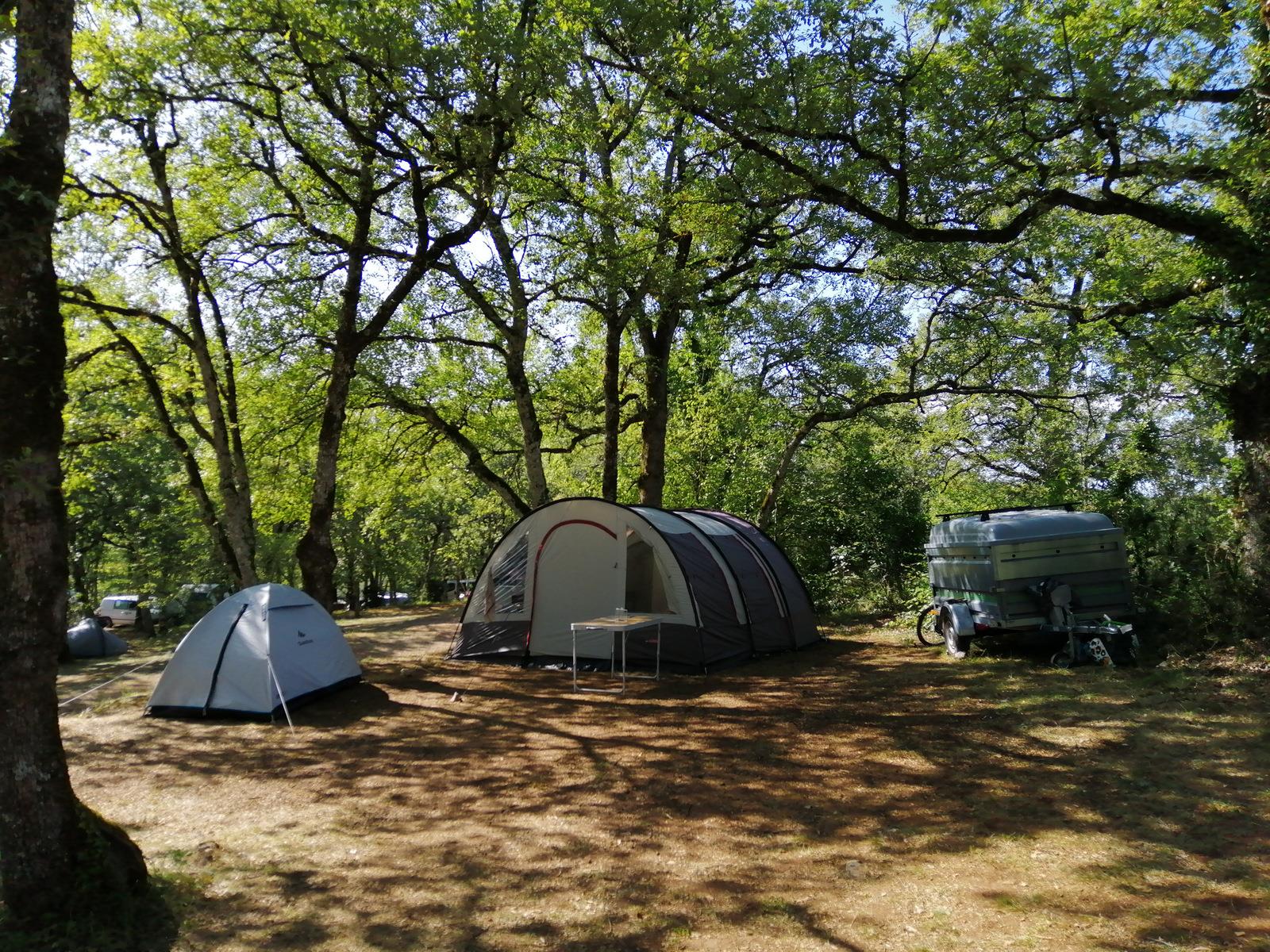Standpladser - Forårs /Dag : Standplads + Bil - Camping LA TRUFFIERE à Saint Cirq Lapopie
