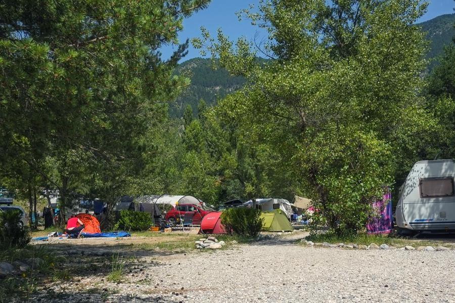 Emplacement - Emplacement + 1 Véhicule + 1 Grande Tente & 1 Petite Tente - Camping du Brec