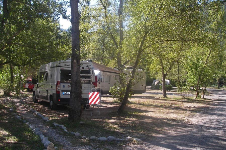 Piazzole - Piazzola : 1 Auto + Roulotte O Camper + Elettricità - Camping du Brec