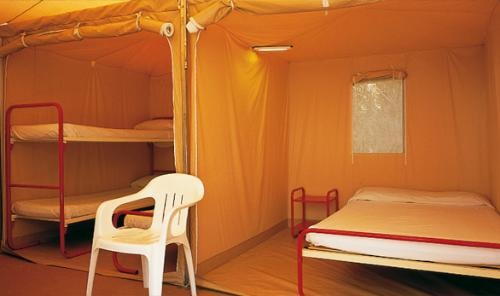 Tienda Amueblada (2 Habitaciones Sin Baño)
