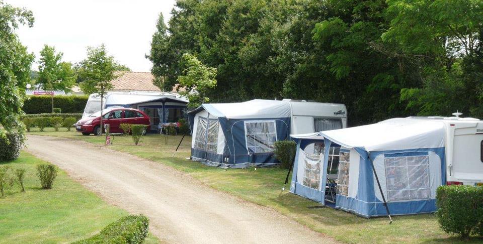 Piazzole - Piazzola 150M² + 1 Auto + Tenda, Roulotte O Camper + Elettricità 10A - Flower Camping Val de Vie