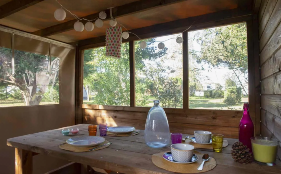 Piazzole - Pacchetto Premium Freecamp Guinguette: Cabina Privata Con Bagno E Cucina Privati - Flower Camping Val de Vie