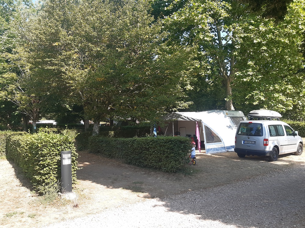 Emplacement - Forfait Nature (1 Tente, Caravane Ou Camping-Car / 1 Voiture) - Camping Le Lac de Saint Point