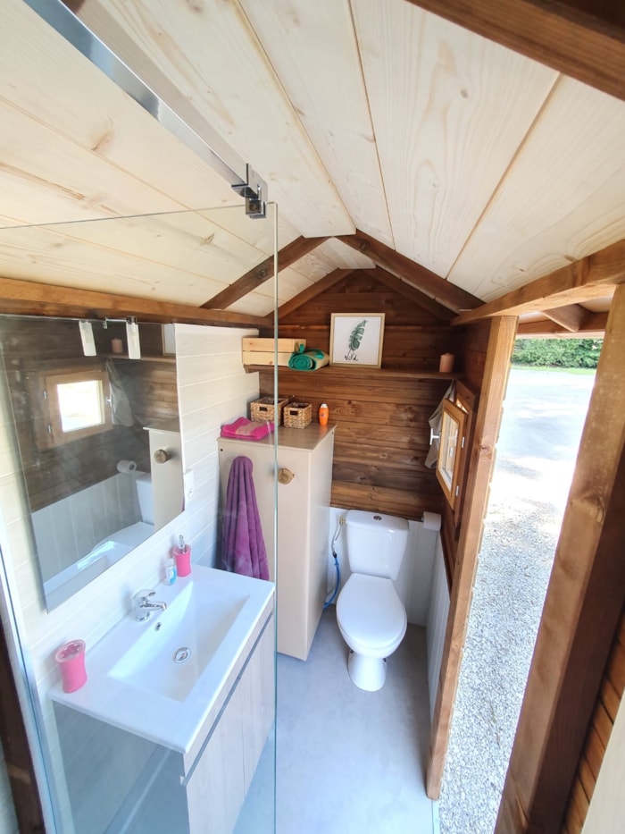 Premium Camping Pitch With Private Sanitary (1 Vehicle + 1 Tent Or 1 Caravan)