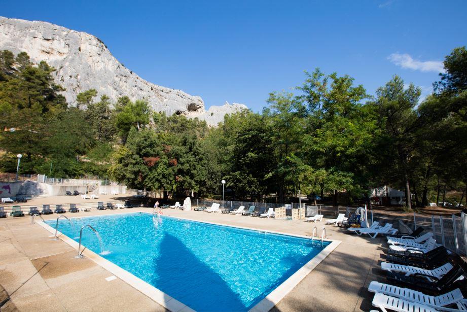 Baignade Camping La Vallée Heureuse - Orgon Baignade Camping La Vallée Heureuse - Orgon