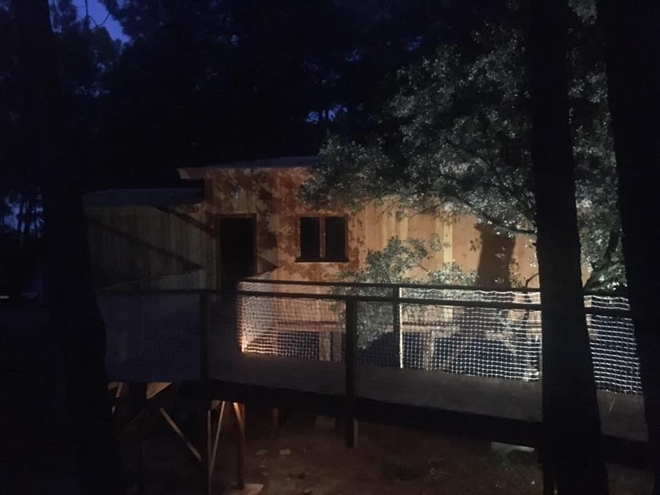 Location - Cabane Perchée Robinson -2 Chambres (2 Adultes Maximum + 2 Enfants) - Camping La Simioune en Provence