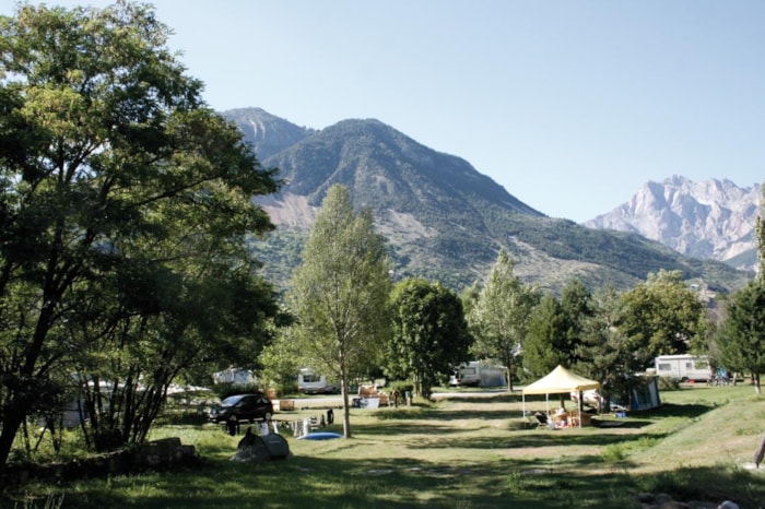 Emplacement Camping Nu De 90 À 100M²