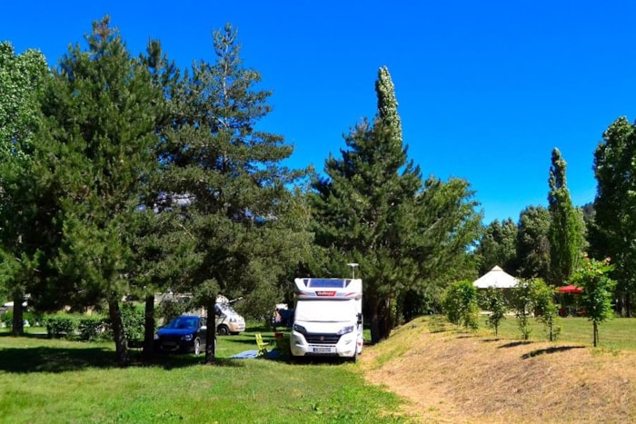 Emplacement Camping Nu De 90 À 100M²