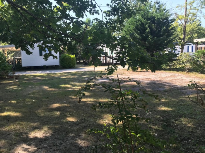 Emplacement Confort 150M2 Avec Electricité 16 A, Situé Entre Les Mobil-Homes, À 150 M Des Sanitaires