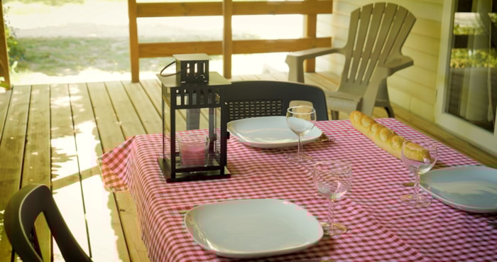 Mobil Home Agora 3 (43.2 M² + Grande Terrasse Couverte En Bois 24 M²)