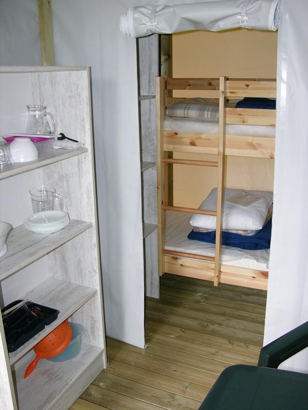 Location - Tente Lodge 22M² Toilé Meublé, 2 Chambres, Ancienneté De 7 À 12 Ans, - Camping les Genêts du Morvan