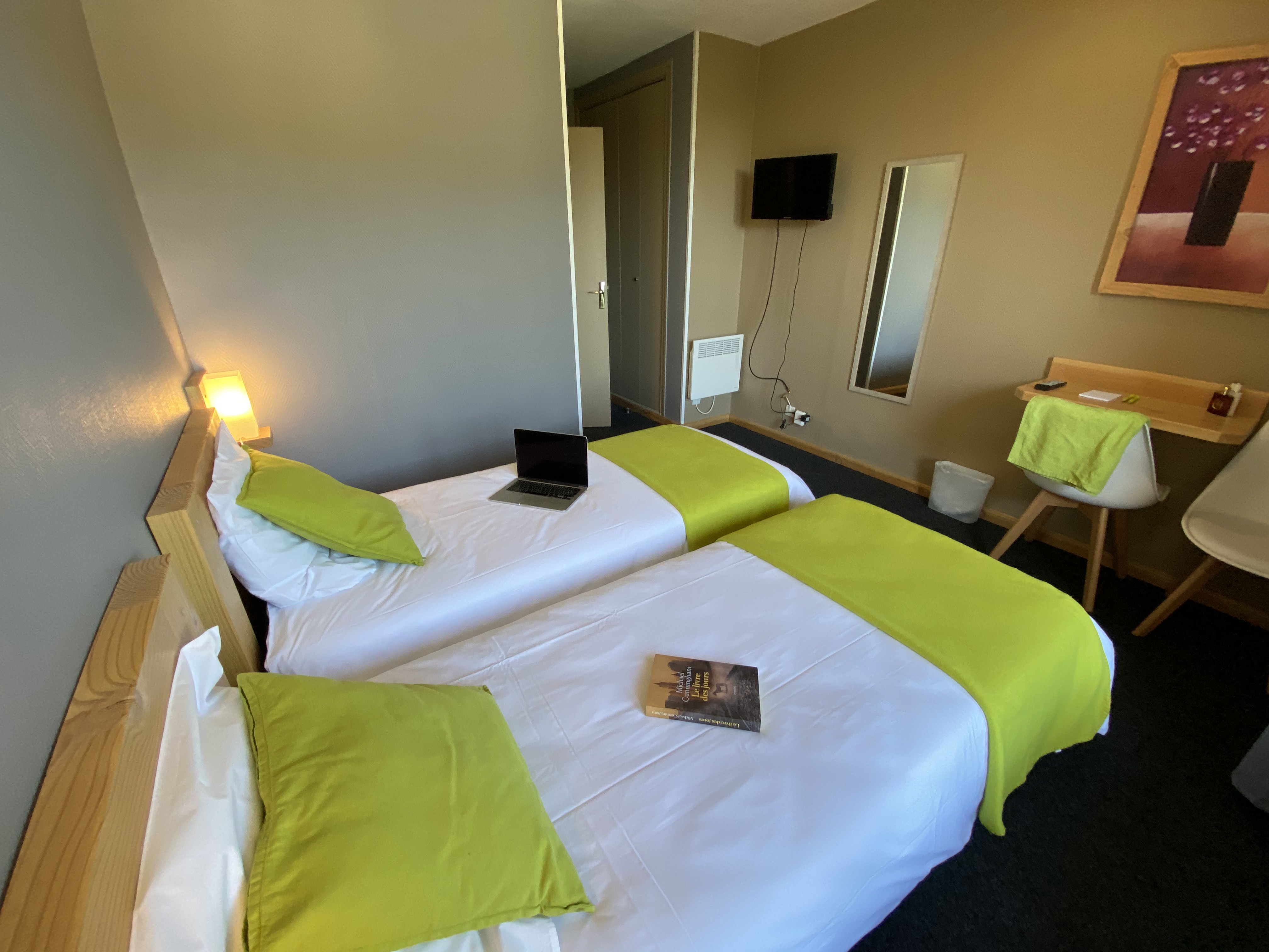 Gite D'étape Compris Dîner Au Gite À 19H30, Nuitée, Petit Déjeuner À 8H00, Draps Non Fournis Gite D'étape Compris Dîner Au Gite À 19H30, Nuitée, Petit Déjeuner À 8H00, Draps Non Fournis