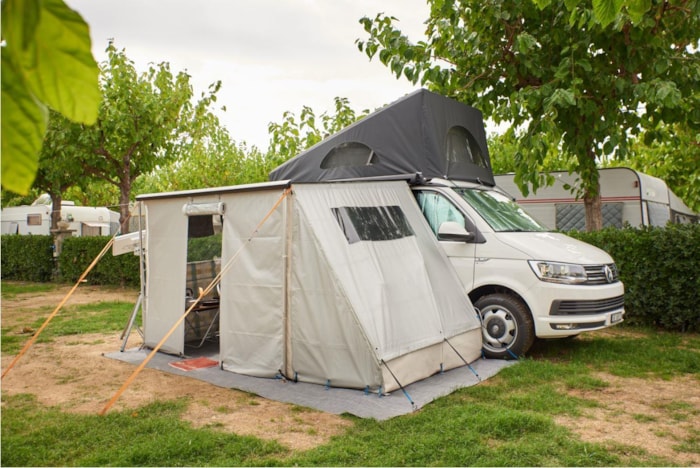 Piazzola + Camper + Raccordo All'acqua + Elettricità