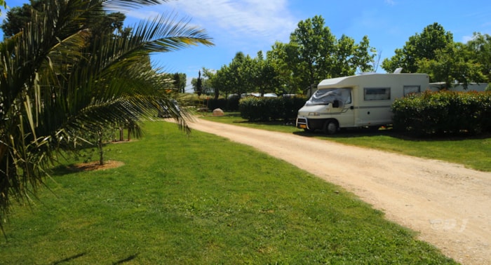 Piazzola (Tenda, Roulotte , Camper / 1 Auto) Piazzola (Tenda, Roulotte , Camper / 1 Auto)