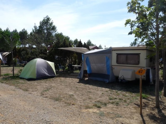 Piazzola Confort : Auto + Tenda/Roulotte O Camper + Elettricità 10A