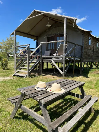 Lodge Sobre Pilotes Africa Confort 24M² (2 Habitaciones) + Terraza Cubierta 12M² Lodge Sobre Pilotes Africa Confort 24M² (2 Habitaciones) + Terraza Cubierta 12M²