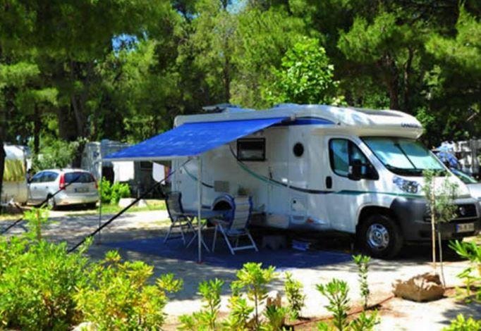 Piazzola : Auto + Tenda O Roulotte O Camper