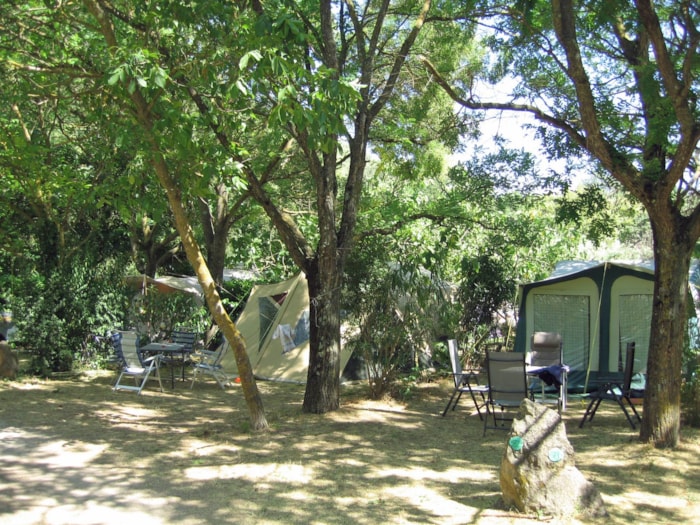 Premium Piazzola (Tenda, Roulotte, Camper / 1 Auto / Elettricità 10A) - Lungo Il Fiume + Wifi Gratuito