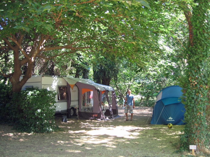 Premium Piazzola (Tenda, Roulotte, Camper / 1 Auto / Elettricità 10A) - Lungo Il Fiume + Wifi Gratuito Premium Piazzola (Tenda, Roulotte, Camper / 1 Auto / Elettricità 10A) - Lungo Il Fiume + Wifi Gratuito