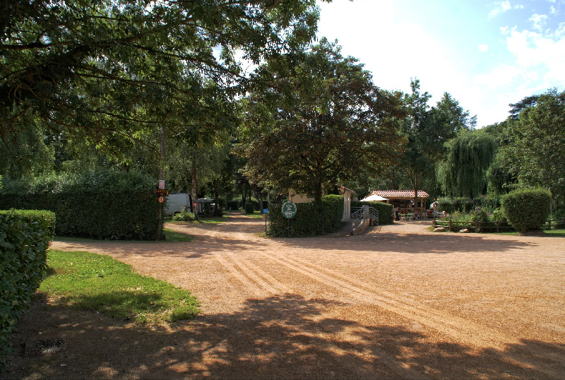 Establishment Camping Des Grottes - Aze Establishment Camping Des Grottes - Aze