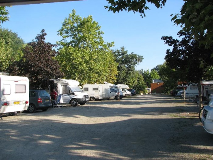 Piazzola + Roulotte O Camper