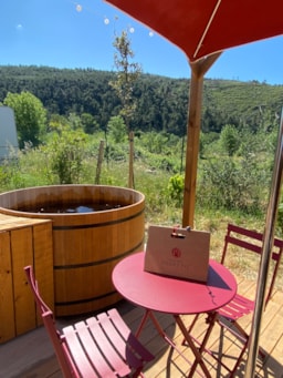 Location - Foudrenlair 1 Chambre (Petit Déjeuner, Lit/Ménage Fait, Panier Apéro) + Spa - Flower Camping Olivigne