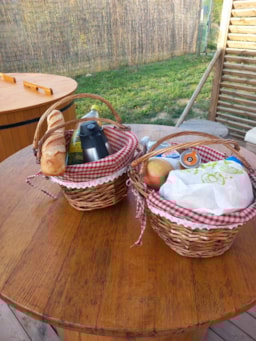 Location - Foudrenlair 1 Chambre (Petit Déjeuner, Lit/Ménage Fait, Panier Apéro) + Spa - Flower Camping Olivigne