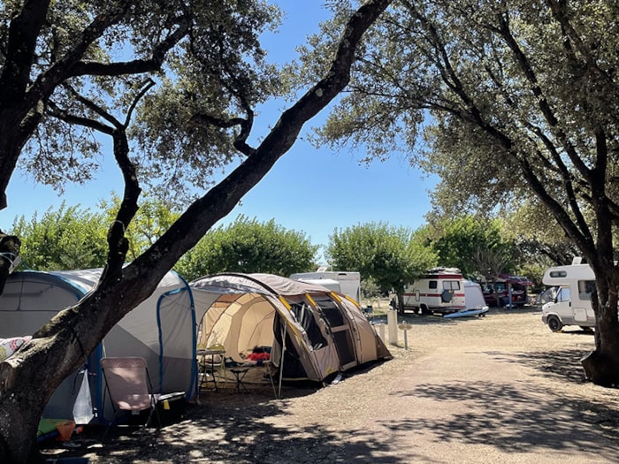 Forfait Emplacement + 1 Voiture + 1 Tente Ou Caravane Ou Camping-Car Forfait Emplacement + 1 Voiture + 1 Tente Ou Caravane Ou Camping-Car