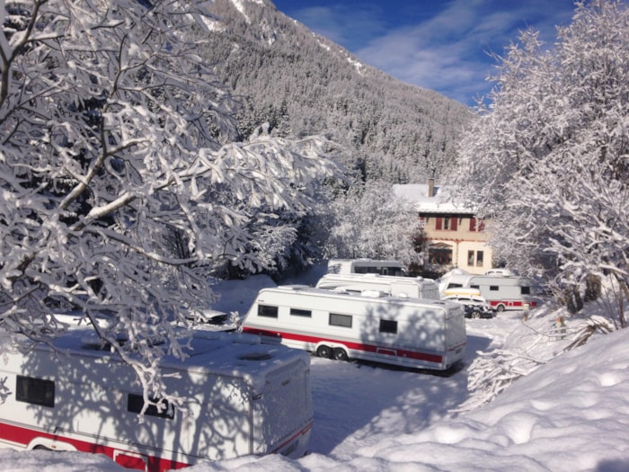 Piazzola Confort (Tenda, Roulotte, Camper / 1 Auto / Elettricità 5A)