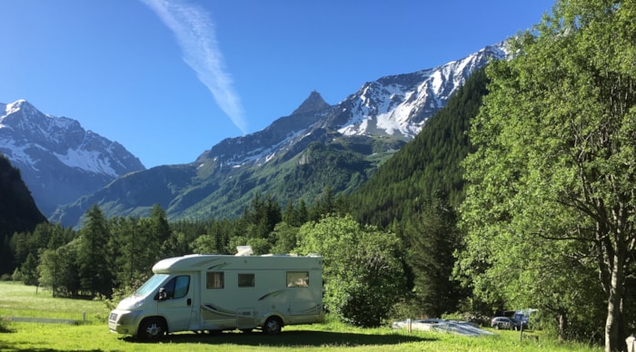 Piazzola Confort (Tenda, Roulotte, Camper / 1 Auto / Elettricità 5A)