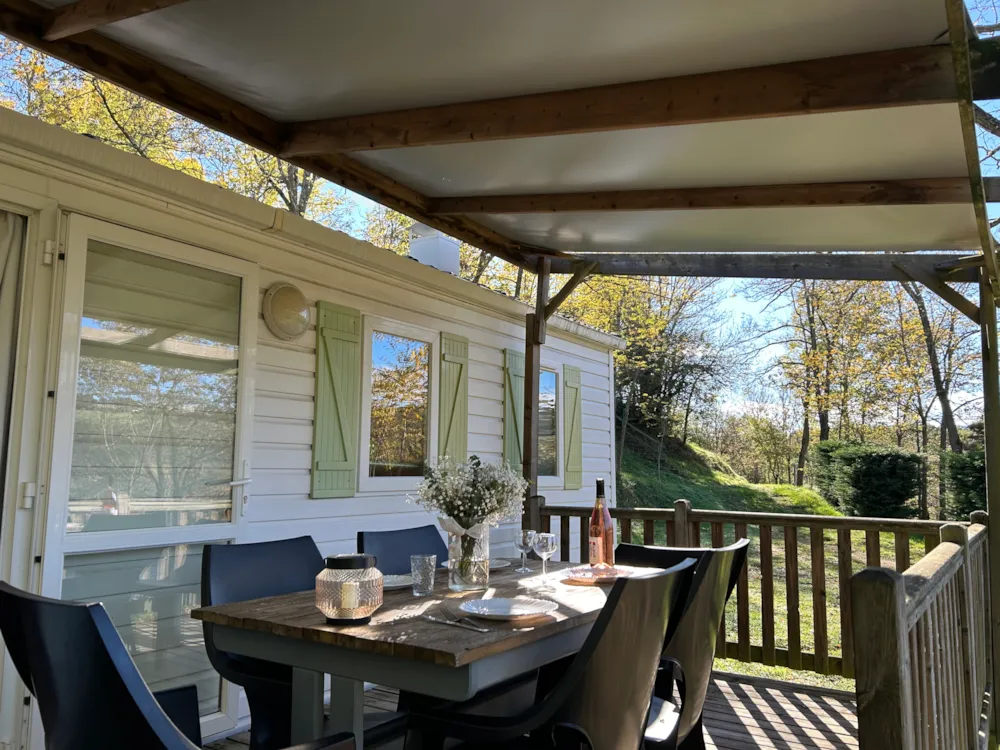 Mietunterkunft - Mobilheim Confort Titania - 2 Schlafzimmer - 25M² + 10M² Überdachte Terrasse - Camping  Ushuaia Villages l'OASIS