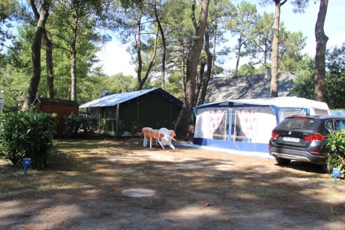 Piazzola Confort (Tenda, Roulotte, Camper / 1 Auto / Elettricità 10A)
