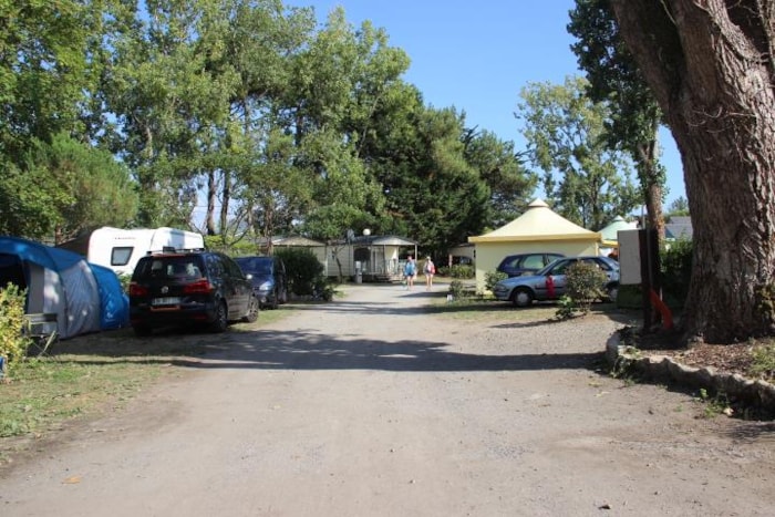 Piazzola Confort (Tenda, Roulotte, Camper / 1 Auto / Elettricità 10A)
